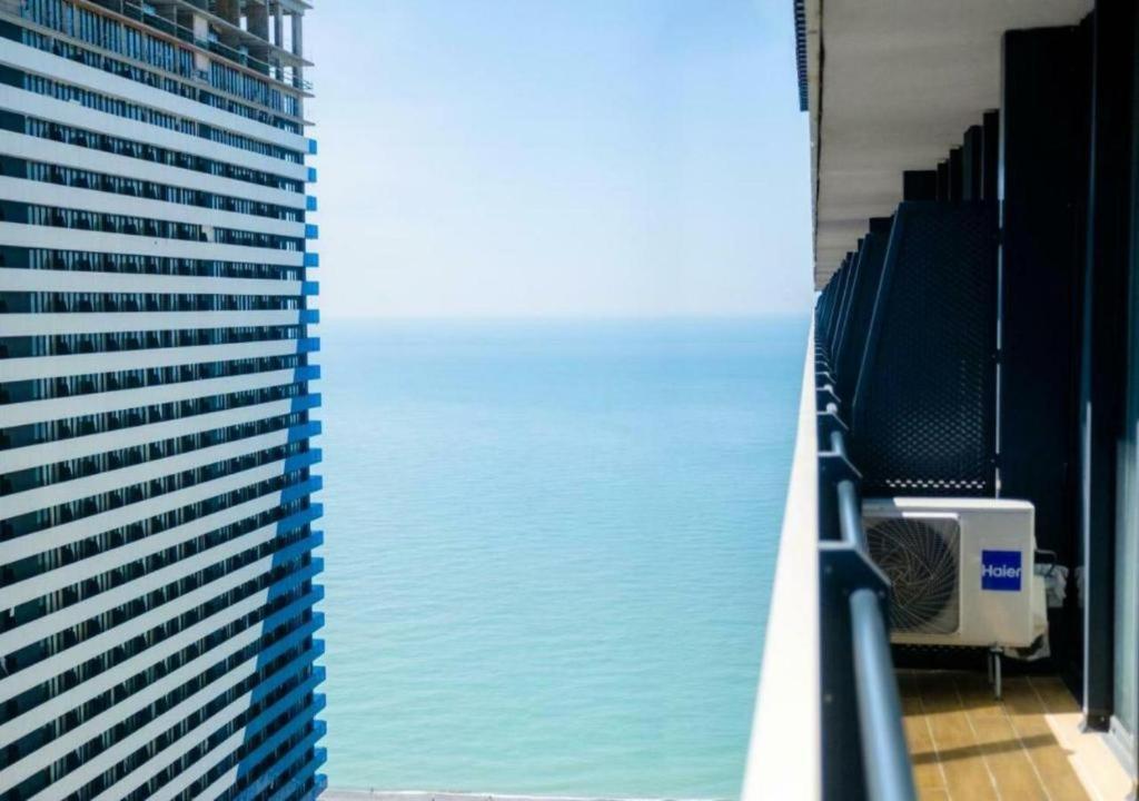 Orbi City Luxury Studio Harbour And Sea View Батумі Екстер'єр фото